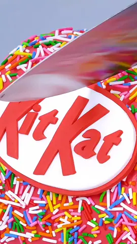 KitKat Cake Roll 🍫🍰 A soft chocolate sponge rolled with creamy filling and topped with crunchy KitKat pieces—perfect for every chocoholic bite! #sprinklesprinkle #kitakat #cake #roll #red #creative #classy #cream #foodstuffs #Foodie #shorts #viralvideo #100kviews #satisfying #asmr #foryou 