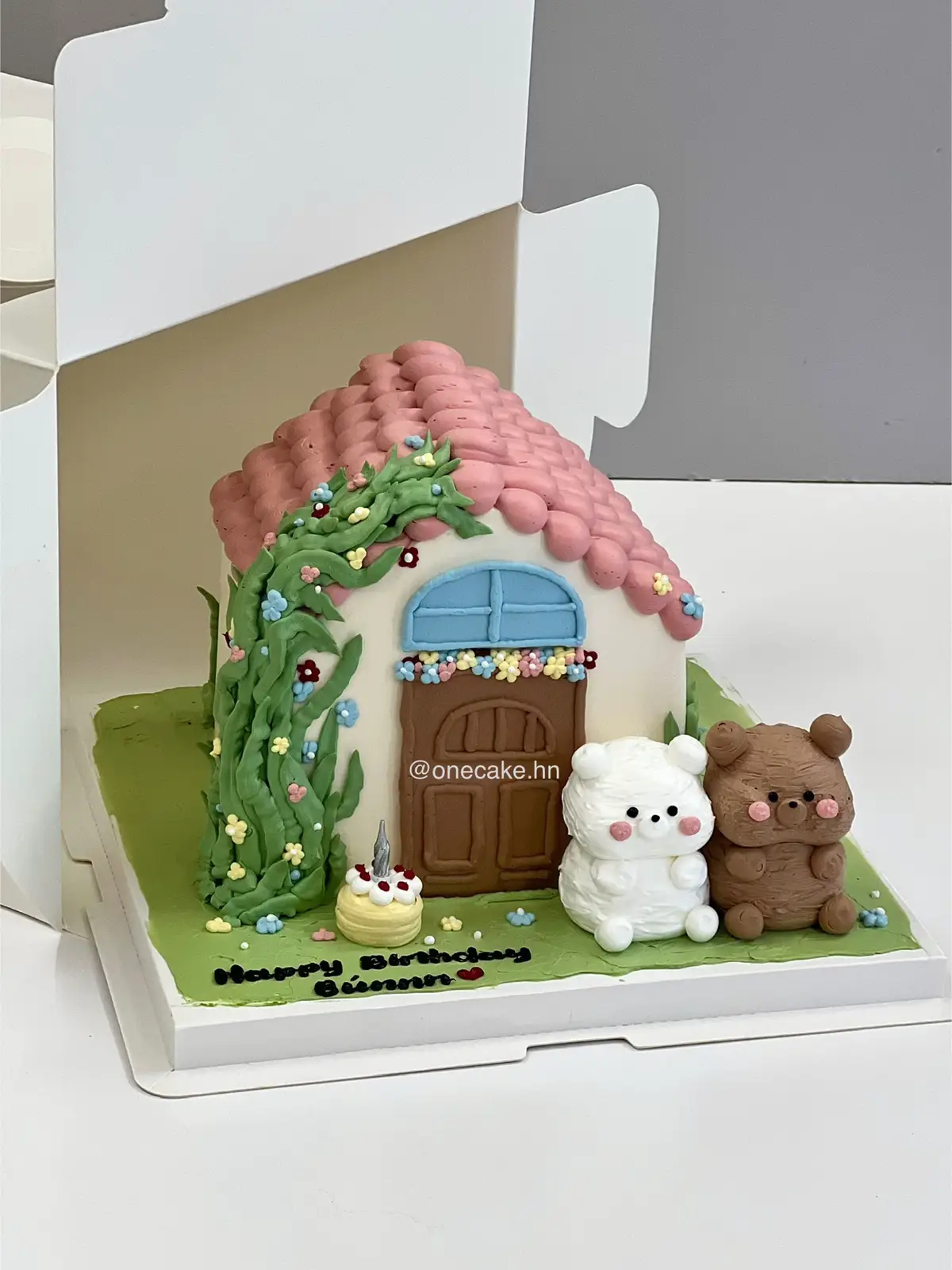 Bánh cho đôi mình – ngọt ngào như tình yêu, xinh xắn như khoảnh khắc bên nhau #onecake #banhsinhnhat #tiembanhonecake #banhbento #banhsinhnhatchobetrai #banhsinhnhatchobegai #happybirthday #hoa #flower