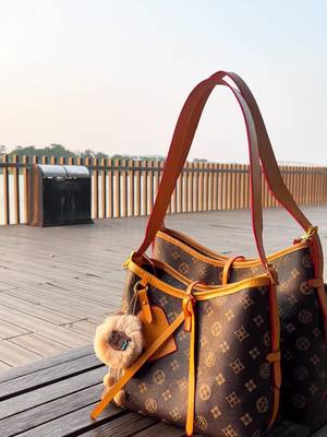 Túi xách thời trang Xinh , tặng kèm ví và gấu bông #tuixachthoitrang #tuicongso #tuihottrend #tuixinh #tuixachxinh #tuidep #tuixachdep #tuixachcaocap #tuixachnu #tuidichoi #tuidilam #tuideovai #tuideovainu #tuideocheo #tuicamtay #tuicamtaynu #tuicongsonu #tuitote #tuidihoc 