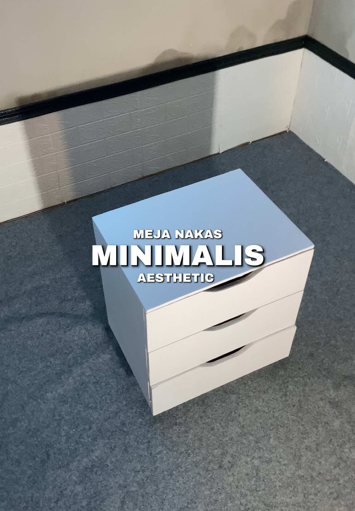 Meja Nakas Minimalis 3 Laci Ukuran 50x40x30. #mejanakas #mejanakasminimalis #mejanakasmurah #mejanakasestetik #mejanakasputih #furniture #dekorasikamar #kamaraesthetic #foryou #fyp #xyzabc 