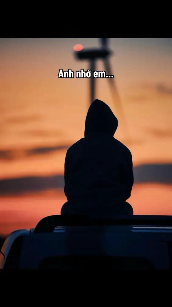 Anh nhớ em!!! Em có biết không ? Anh nhớ Em... Mà không được liên lạc với Em... Không được nói chuyện với Em... Không được nhìn mặt Em... Không được nghe giọng nói của Em... Không được làm bất cứ điều gì liên quan đền Em... Cảm giác trong anh khó chịu lắm Em à... Cảm giác trong anh như có cả tấn đè lên nồng ngực vậy.. Nó khó thở đến tuyệt vọng... Nó khó chịu vô cùng…