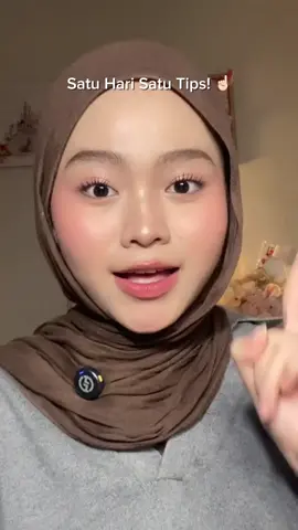 produk :  - @Somethinc Official moist - @OMG.Official cushion (21w), lip cream (20)  - @Salsa Cosmetic Official loose powder (translucent)  - @focallure.id face palette (pp01)  - @Madame Gie Make Up browcara (01)  - @PinkFlash Indonesia mascara