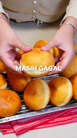 Resep donat Bomboloni paling gampang & anti gagal!🍩 asli seenak itu sih🤤 Full resepnya disini🧕🏻⬇️ BAHAN: • Susu hangat, 200ml • Ragi, 8 gr • ⁠Tepung terigu protein tinggi, 500 gr • Gula pasir, 60 gr • Telur, 2 btr • Butter, 50 gr • Garam, 4 gr⁠ #DonatBomboloni #BomboloniLovers #DonatIsi #BomboloniEnak #DonatViral #LongerVideos #MulaiDaridiTiktok #fyp #fypシ #fypage #fypシ゚#viral #fypdongggggggg #fypp #fypdong #fypgakni #fypsound 