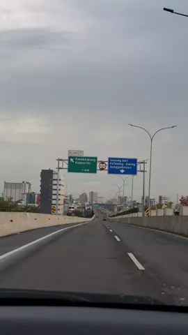 senja di Tol Layang Makassar #kotamakassar #tollayangmakassar  #jalanpettaranimakassar  #tollayangpettarani  #fyp 