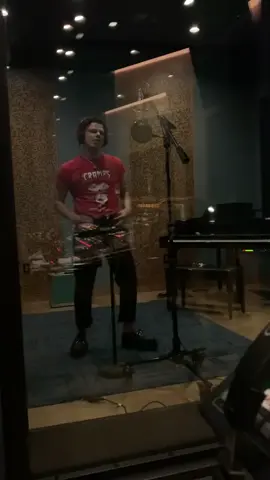 I feel left out @yungblud #yungblud #yungbludarmy #yungbludclips #thegaffatape #thelonelyandthebr0ken #bhc #fyp 