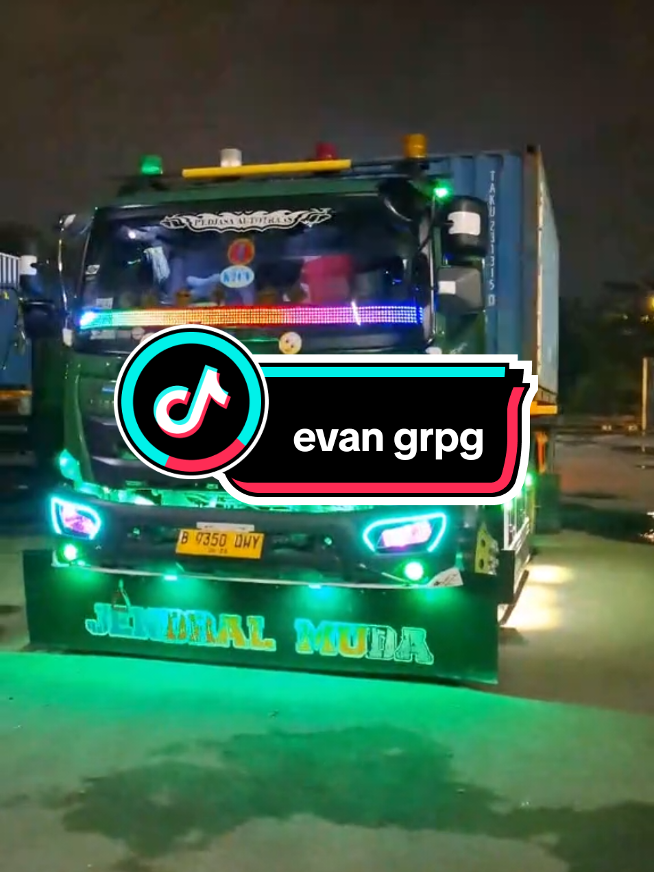 mobil ganteng djat Offcial team 🔰 @evan_grpg #cctvtrailermodifikasi #fypシ゚ #fypシviral #tanjungpriok😎 #pelabuhantanjungpriok #trailertanjungpriok #trukkontainertanjungpriok #drivertanjungpriok #sopirtrailerpriok #cctvtanjungpriok 