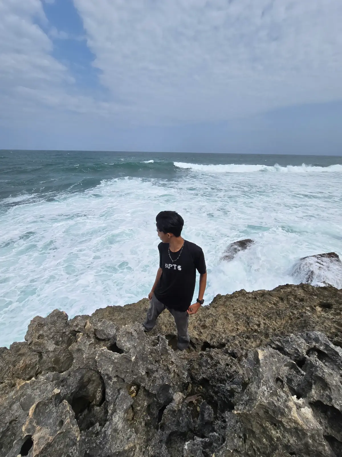 bingung mikir mau di edit apa ni ku kasih mentahan aja kalau mau di edit