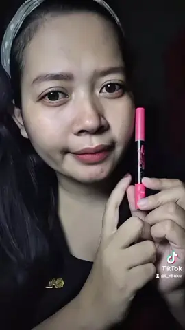#CapCut Punya masalah bibir pucat atau gelap? Coba deh lip mud rolling pink ini… sekali oles langsung bikin bibir pink natural. Warnanya cantik banget, gak lebay, ringan di bibir, dan gak bikin kering. Banyak yang udah coba dan jatuh cinta! Kalian wajib punya juga. Buruan beli sebelum kehabisan yaa~ 🫦💖””Lip mud rolling pink… bikin bibir keliatan cerah dan seger seharian!”#lipmudrollingpink  #lipmud #rollingpink 