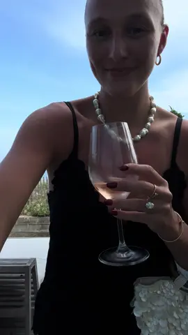 date night in montauk 🤍carrying my bag of the summer!! 🐚🐚🐚 #fashion #stylist #chicoutfits #whattowear #datenightoutfit #summeroutfit 