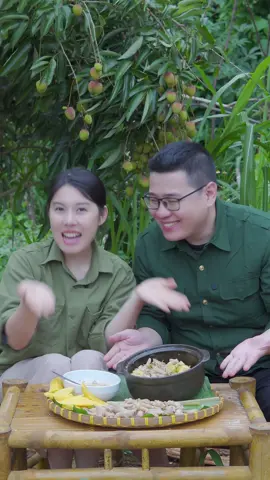 Múc bang tại vườn với món chân gà xả tắc tự làm .