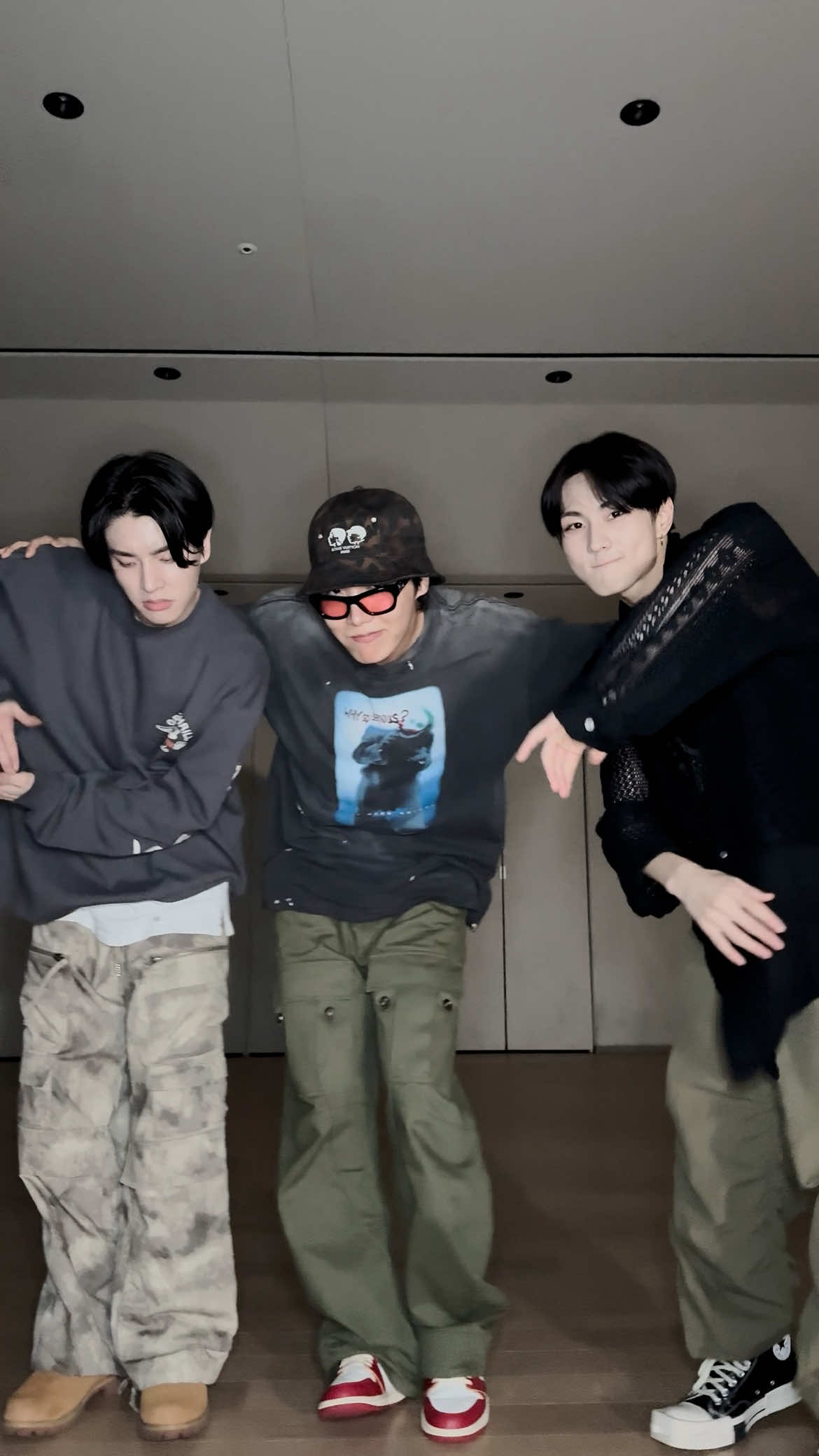Outside vibes. Killin’ it #ENHYPEN! #jhope_KillinItGirl #jhope #제이홉 @hobipower #JAKE #JUNGWON @enhypen 