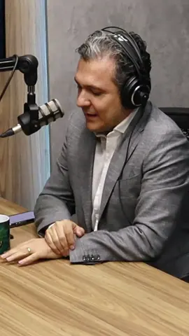 Jordan não venceu porque nunca errou. Ele venceu porque continuou, mesmo quando errou. Errou mais de 9 mil vezes, sim. Mas também acertou muito mais. E se tornou o maior por isso. 💡 O segredo não é não errar. É ter coragem de continuar… até acertar de novo. #ArthurLuis #ArthurLuisCardoso #FalaSucesso 🚀 Curtiu? Manda pra alguém que tá pensando em desistir.