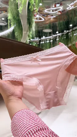 Quần su lụa phối ren tơ mềm. Xinh quá.  #noiy #dolot #noiynu #xuhuong #viral #viralvideo #viraltiktok #trending #quanchip #quanchipcaocap #freeship #quanchipren #quanchiphoatiet #quansu 