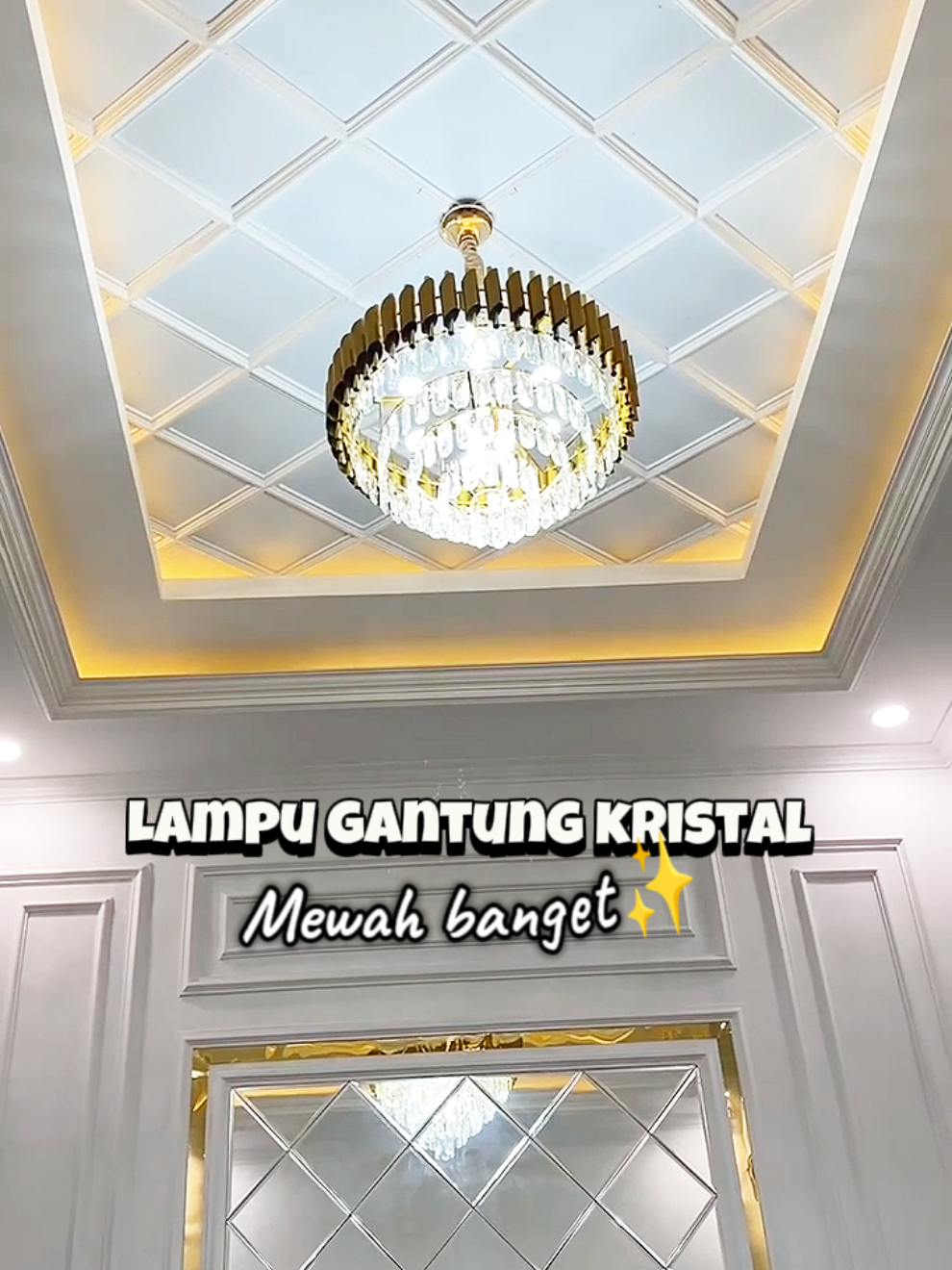 Kunci ruangan aesthetic itu ada di lampu ya ✨ usahakan jngan salah dalam pemilihan lampu😊 #lampugantung #lampugantungaesthetic #lampugantungkristal #lampukristal #homedekor #ruangtamuaestetic #rumahaesthetic #fyppppppppppppppppppppppp 