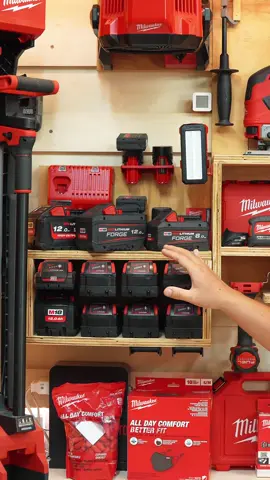 Pin Milwaukee Forge 8ah và 12ah dùng cell vô cực (tabless cells).  #tools #review #handson #test #toolszone #toolszonereview #DIY #milwaukee #battery 
