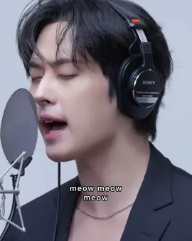 his sweet voice 🥹 #leeknow #skz 