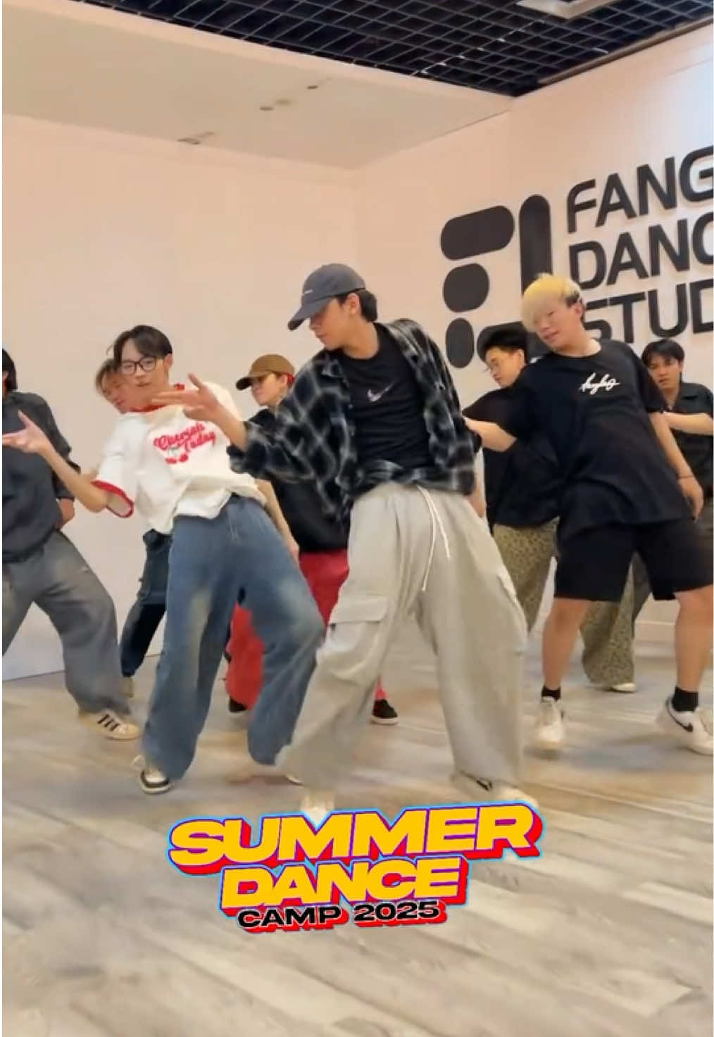 Summer Dance Camp2025ນີ້ ມາຮຽນນຳພົງແນ່ເດີ້~ ໃນຫ້ອງຮຽນ Kpop ທີ່ສອນເພງຜູ້ຊາຍໂດຍສະເພາະ‼️ 🤸 @PHONG_SILITHAM #fanglaodancestudio #ຮຽນເຕັ້ນກັບຟັງລາວ #summerdancecamp #dance #fanglaodanceclass #vientiane #ໂຮງຮຽນສອນເຕັ້ນ #fyp #jhope #killinitgirl 