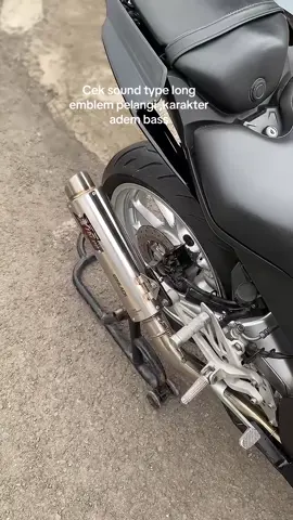 Cek soundnya kaka.. #knalpotxthree #pakaixthree #knalpotkeren #r15v3 #r15v4 #r15v3lovers #r15m #modifikasi #fyp 