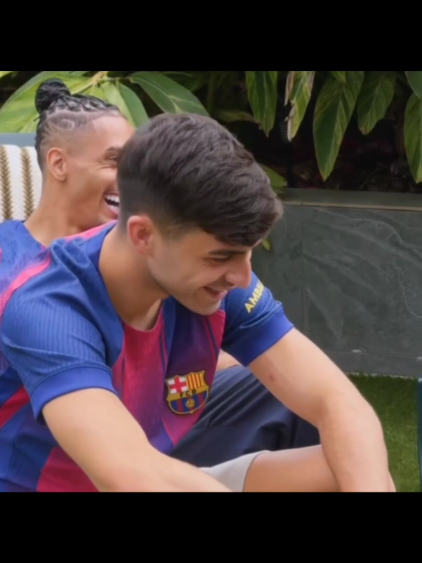 يلبيهه شلونن اثنين اروحلهم فدوهه😋☝🏽.  #foryou #فيسكا_برسا #برشلونه #fyp #explore #fescabarca #barcelona #football #fyppppppppppppppppppppppp #بيدري_غونزاليس #رافينيا🇧🇷🔥 #pedri #Rafinha 