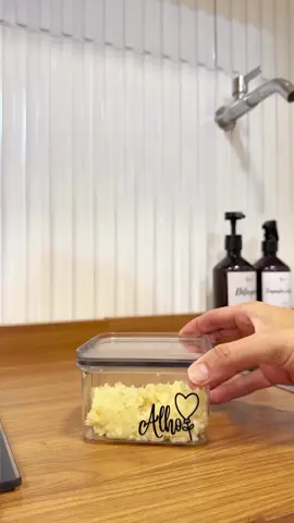 Charmoso e funcional! Deixe o alho organizado e sempre à mão. 🛒 Link na bio! #AchadosDoDiaADia #portaalho #cozinhadecorada #utilidadesdomesticas #shopeebrasil #vidaprática #achadinhododia #cozinhacriativa #achadosuteis