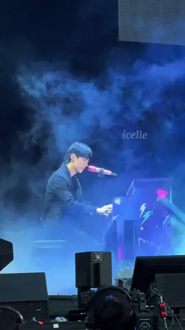 My heart aches thinking about what he went through when he wrote this song. At the same time, I feel proud—he’s definitely come a long way, from doubting himself to finally showcasing what he’s made of through his first solo concert. 💜 Also, let’s appreciate the raw, pure, and flawless vocals of Jin in this song. 🥹 #kimseokjin #BTS #ARMY #runseokjin #jin @BTS 