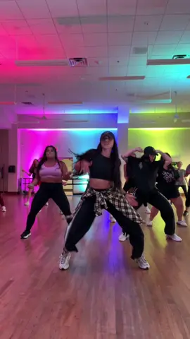 We like to have FUN in my class 😝🔥😏 Happy Wednesday loves! 🫶🏼 #movenslay #foryou #laceupfitness #dance #fun #pitbull #hotelmotelholidayinn 