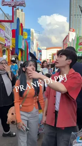 Bener-bener definisi anak ayam takut emaknya ilang😭 tapi kepincut juga sama tas sapi viral nya @MilkLife #MilkLifeMilkBarJFK2025 #couplestiktok #couple #funny #lucu #lalaken #coupletrend #Relationship #prank 