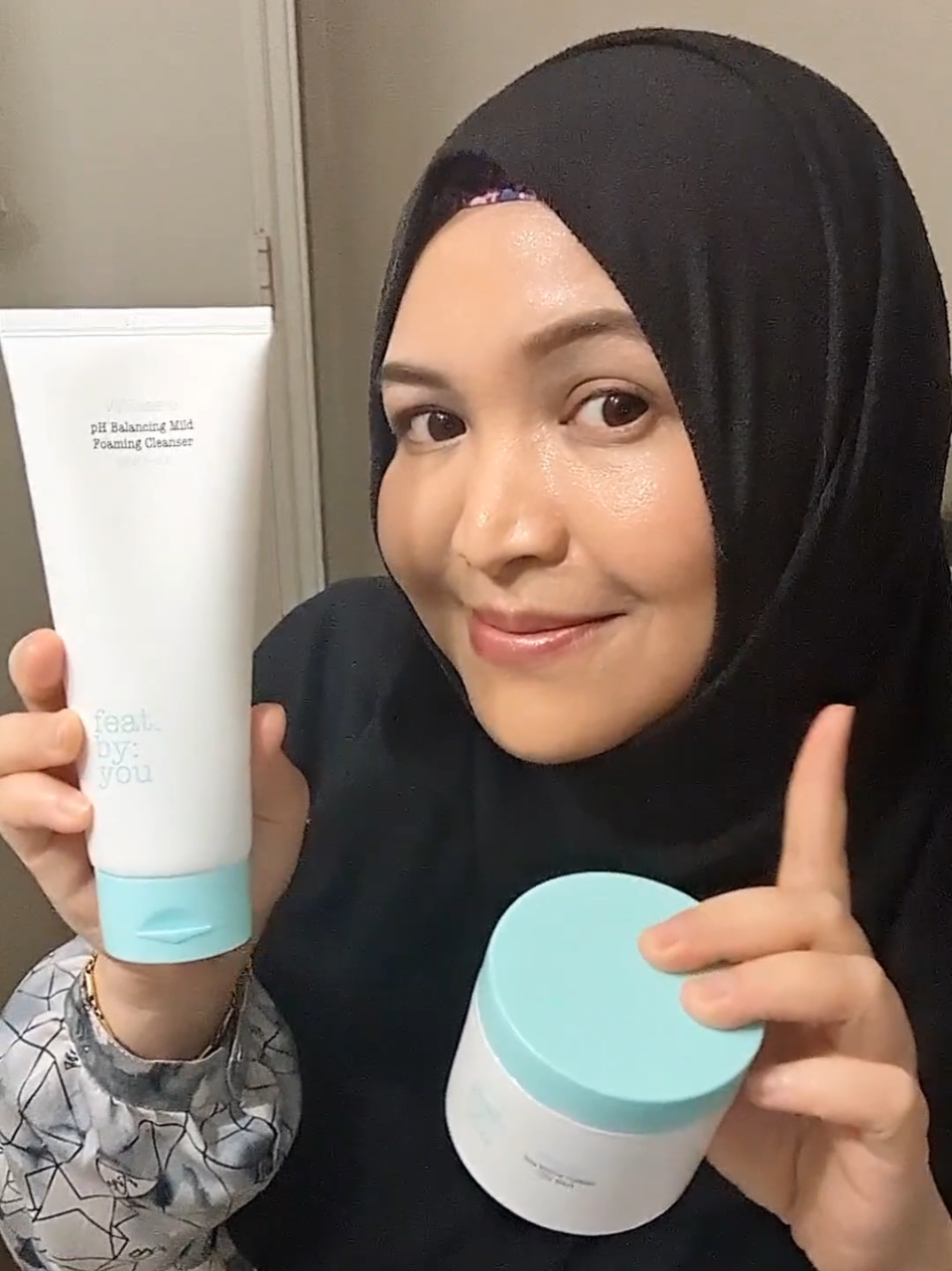 🩵Feat By You ViTassie Pore Perfect Duo🩵 Start with the Feat By You ViTassie Clay Mask to gently detoxify and clear out clogged pores, then follow with the ViTassie Cleanser to cleanse without stripping. The perfect duo for acne-prone and sensitive skin! These products gently detoxifies the pores without stripping, perfect for acne-prone and sensitive skin. ✨Feat By You ViTassie, Vita Mellow Cushion Clay Mask ✅ Provides a deep, gentle detox to clear pores and removes dead skin cells.   ✅ Cushiony texture with apricot seeds for gentle exfoliation. ✨Feat By You ViTassie, pH Balancing Mild Foaming Cleanser ✅ Daily use for gentle cleansing without stripping the skin’s moisture ✅ It’s pH 5.5 formulation prevents over-drying, ensuring your skin stays hydrated and balanced - essential for acne-prone skin.  🛒Product Link: https://www.amazon.com/stores/FeatByYou-VITassie/page/BC906COE-7A26-4989-8851-E46F5F5444EC?| p_asin= BOCKY2GVGK&ref._=ast_bln 💰Get 10% OFF AMAZON US Code: FBYSMPC10 Valid Until 31st of July 2025   #Featbyyou #ViTassie #AcneFree #Skincare #SkincareEssentials #SkincareRoutine #AcneProne #SensitiveSkin #KoreanSkincare #AustralianSkincare #KoreanAustralian #KBeauty #AcneSkincare #AcnePositivity #AcneJourney
