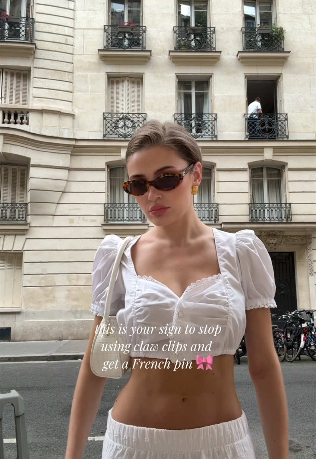 French pin in Pariii 🎀 #frenchpin #hairstyle #quickhairstyle 
