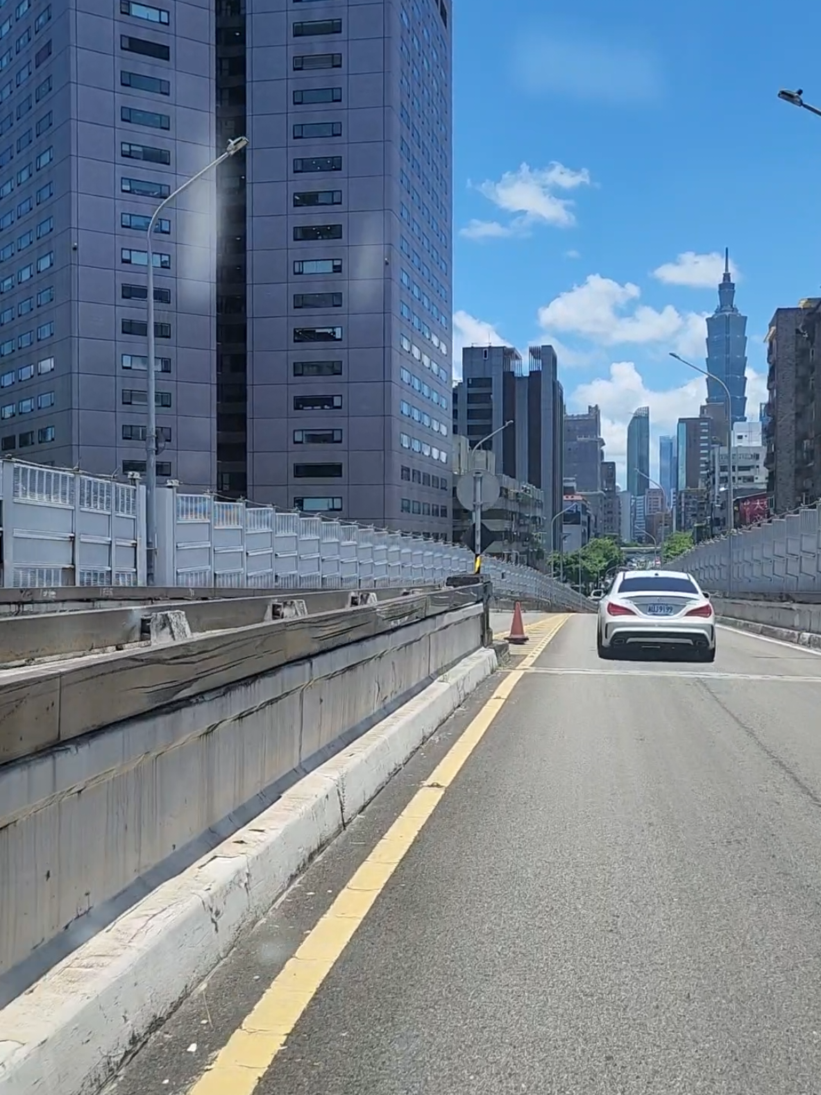 “Nếu cuộc đời này mà dễ dàng, thì con người ta đã không đến thế giới này bằng tiếng khóc..”#taiwan🇹🇼 #fyp 