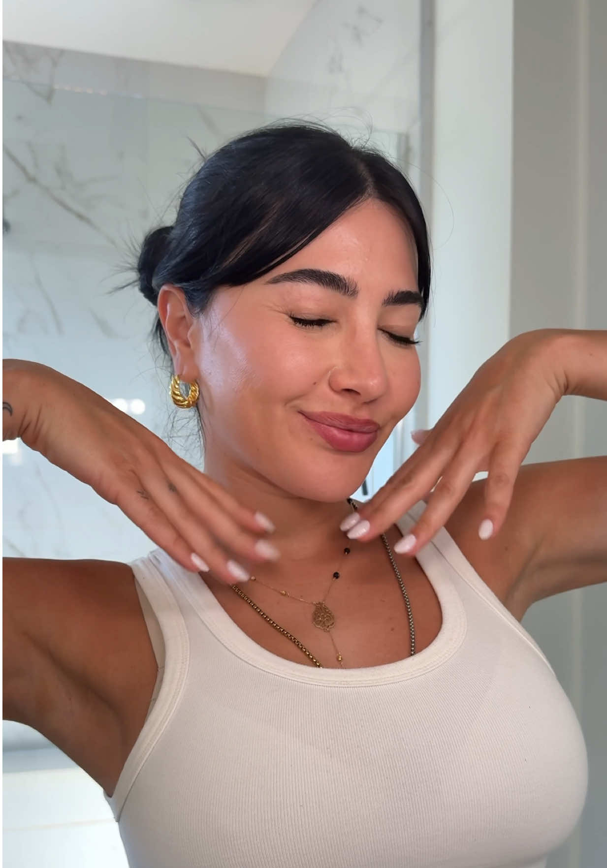 My skincare routine is always evolving because I love trying new products,  these are a few I’m currently loving  🤍 #skincare #glassskin #beauty #skincareroutine #morningskincare #fyp #trending #skintok #glowyskin 