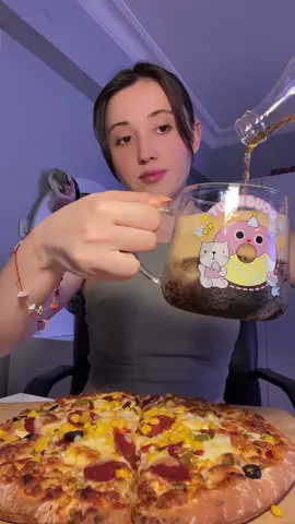 Müzik kanalıma da gelinnn @Busebalkanmusic 🥹Bir dilim pizza? 🍕 #pizza #pizzalover #yemek #asmr #asmreating #eating #food #keşfet #yemekvideoları #eatingshow #asmrsounds 