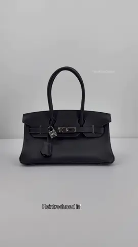 The new “It” bag 🤩 The JPG Shoulder Birkin made its debut on the Hermès Fall/Winter 2004 runway—Jean Paul Gaultier’s first collection as creative director. His twist on the classic Birkin featured an east-west silhouette, exaggerated 42cm length, and elongated shoulder handles. Discontinued in 2013, the style was reintroduced over a decade later in 2024. The updated version stays true to the original attitude but comes in more wearable sizes in 29cm and 39cm. The structure is more refined, but the signature shape remains. A cult favorite returns—reimagined for a new generation. Released in extremely limited numbers, making resale prices soar.  #hermes #birkin #kelly #bag #fashion #style #shopping #History #design #vintage #luxury #trending #shoulderbirkin