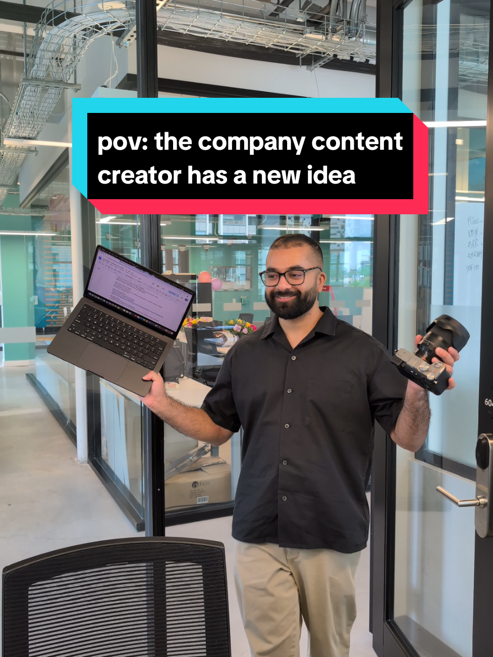 Here he comes with his new camera and ideas... #officelife #stress #officehumor #marketinghumor #studytok #studygram 