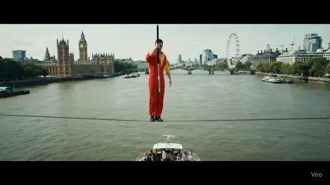 MIRACLE ON THE THAMES: Tightrope walker plunges from wire — lands perfectly in a boat seat mid-sail 🌬️🪢🚤 Stunned tourists cheer as daredevil tumbles into “the comfiest fall of his life.” One witness said: “He stuck the landing better than half the Olympians.” Only in Britain 🇬🇧 #DailyMailCore #WeirdAI #TightropeDrama #ThamesStunt #PerfectLanding #TouristBoatChaos #OnlyInLondon #AIshorts #PublicSpectacle #VeoVideo #MiracleFall 