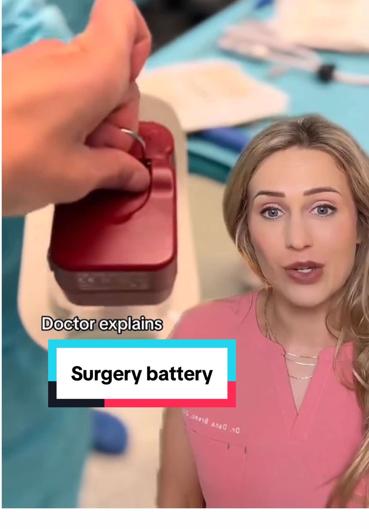 In surgery, the surgeon and tools touching the patient must be sterile, but not every part of the tool, like the battery, needs to be. In this case the battery is kept separate by a cover, so someone who is NOT scrubbed in can change it because they never touch the parts that are in contact with the patient! 🎥 @diaawska #surgery #doctor #medical #medicaltechnology