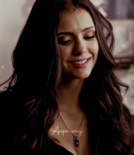 Katherine pierce é muito linda #katherinepierce #katherinepierceedit #ninadobrev #thevampirediaries #aepsnowy (conteúdo original)