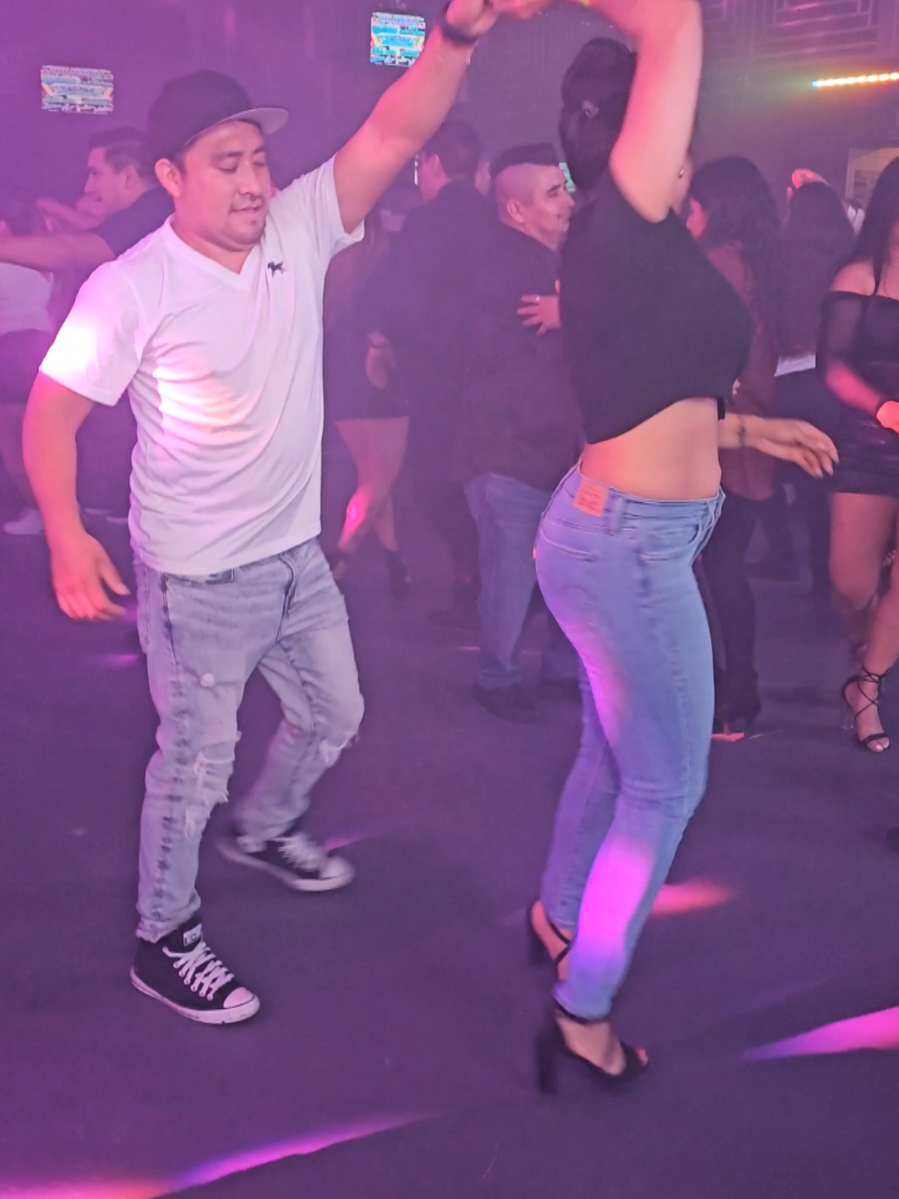 Filmaciones Contreras  Bailes Sonideros Los Angeles CA. #bailes #Cumbia #losangeles  #filmaciones  #filmacionescontreras  #sonidero #sonideros #soniderosdecorazon #soniderosdemexico #sonideroscdmx #soniderosdemexico #california  #nyc #cdmx  #mexico  #dance  #tiktok  #viraltiktok  #viralvideo  #trendingnow  #trendingreels  #salsa  #bailesenestadosunidos 