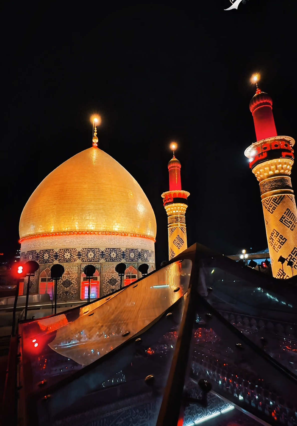 لم يكن العباسُ رجلًا عاديًا… كان معنىً يمشي على الأرض: معنى الوفاء، ومعنى الثبات، ومعنى أن يموت الإنسان… ولا تموت كرامتُه #اباالفضل #ساقي_العطاشى #كربلاء #قناة_كربلاء 