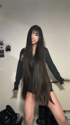 >_< #fyp #dance #dancing #trend #trending #tiktok #roblox #viral #fypp #foru #foryoupage #fypp #blowup #blowup? #longhairasian #tiktokviral #taiwanese #09 #08 #like #follow #share #comment #3 