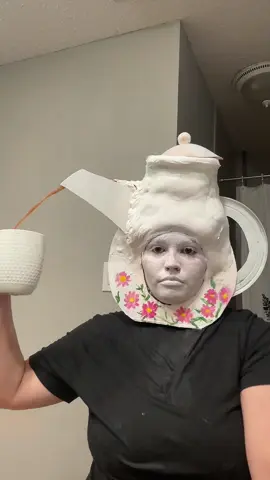 clock that tea—fun fact: the mechanics are the same used to make Halloween caldruon props.#makeup #makeuptutorial #DIY #art #fyp #fypシ #makeupartist 
