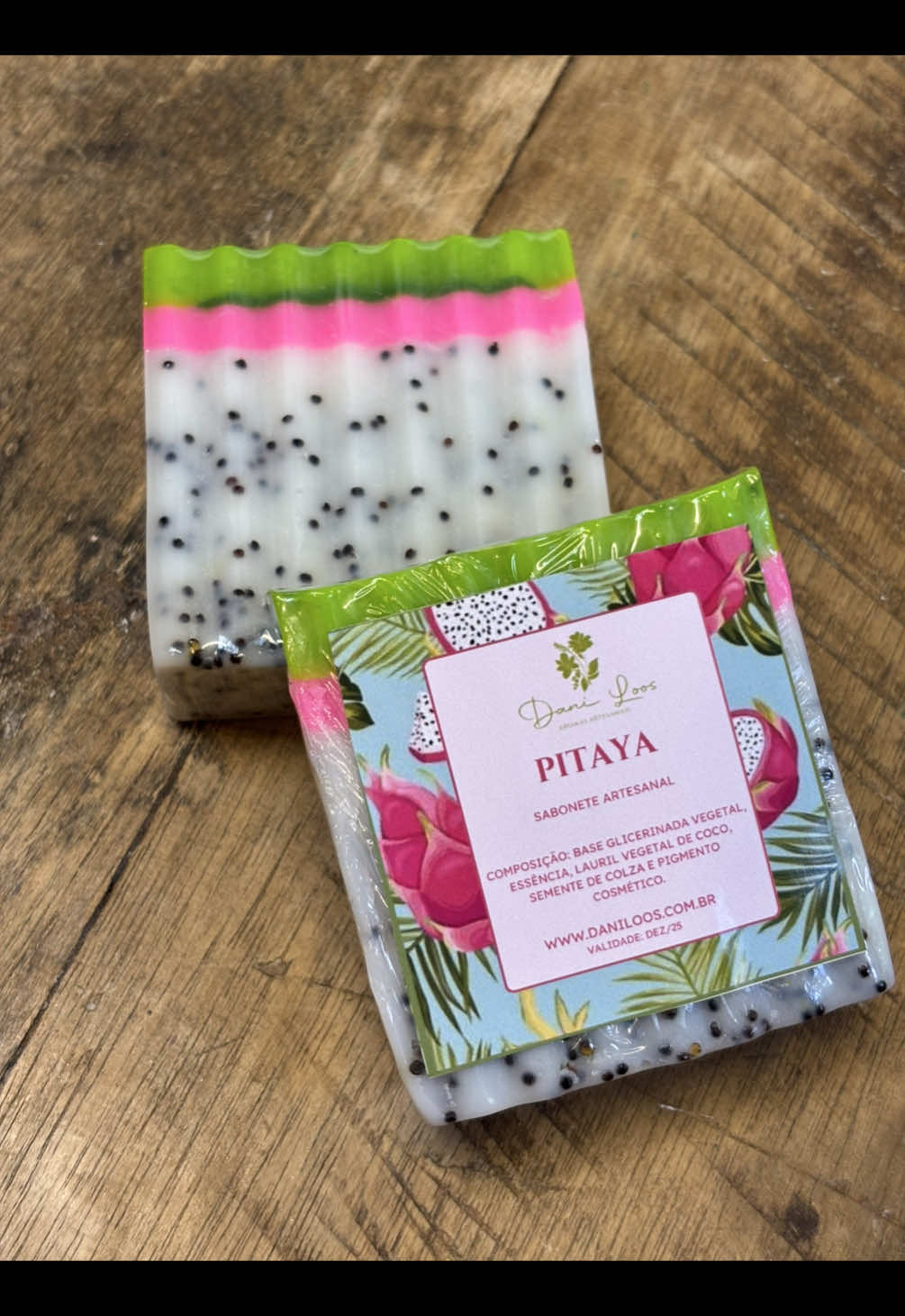 Vem comigo fazer esse sabonete delicioso de Pitaya!  #pitaya #soapmaking #soapcutting #saboariaartesanal #soap 
