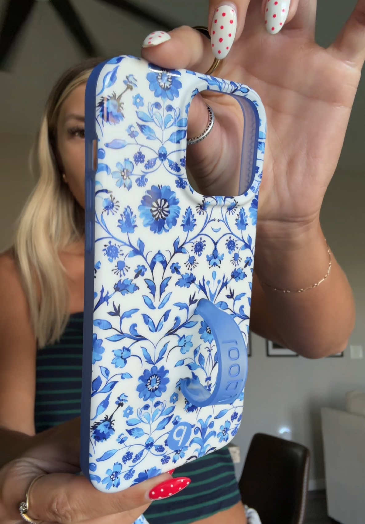 new loopy case for summer🩵🌼 the best ever you can use connorlee10 for a discount at checkout!! #phone #phonecase #trending #Summer #loopy #shopping 