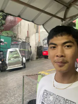 Lakas ng ambon makikisilong muna😂 #fyp #foryou #tiktok #trending #rain #viral 