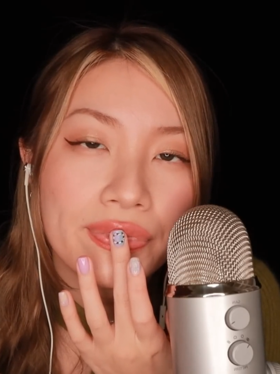 Sonidos adictivos de 👅, asmr mouth sounds... #asmr #asmrmouthsounds 