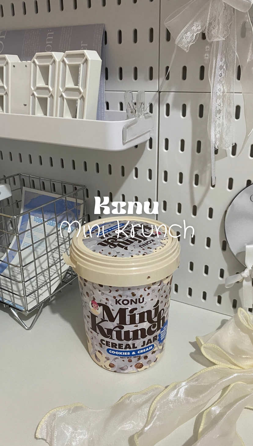 finally tried their cookies and cream ! #konu #konuminikrunch #minikrunchcookiesandcream #extrabigjar #secretglaze 