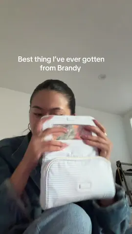 If you ever step foot in brandy do it for THIS  #brandymelville #brandymelvillehaul #youneedthis #makeupbag #forthegirls #reachtherightaudience #girlythings #foryoupage #fyp #silentreview 