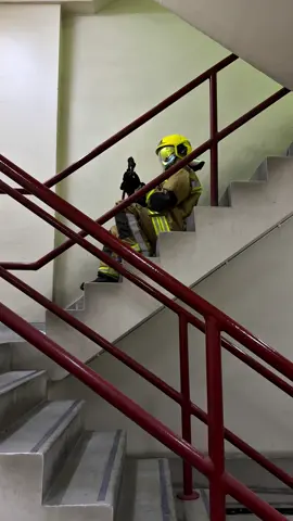 الناس تهرب من الخطر، وإحنا نمشي له😋 #مطافي #اطفاء #ترندات_تيك_توك #ترتد #foryou #fypage 