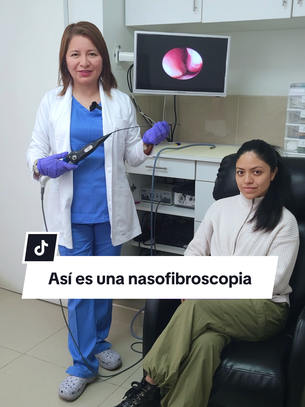 👃🔍 ¿Dificultad para respirar o cambios en tu voz que no desaparecen? La nasofibroscopia es un estudio clave que nos permite ver en tiempo real el interior de tu nariz, faringe y cuerdas vocales. 👩‍⚕️ Soy la Dra. Helen Angulo, otorrinolaringóloga, y con esta técnica podemos detectar: ▪️ Pólipos nasales ▪️ Nódulos o lesiones por mal uso de la voz ▪️ Papiloma (VPH en cuerdas vocales) ▪️ Inflamación crónica o alteraciones funcionales 🩺 Un diagnóstico temprano marca la diferencia. 📲 Escríbeme y agendemos tu evaluación. #DraHelenAngulo #Nasofibroscopia #SaludVocal #Otorrinolaringología #VPH #CuerdasVocales #DiagnósticoPreciso #CuidadoDeLaVoz #otorrino #cuidadodelavoz #voz #cantantes 