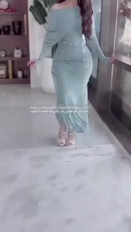 ضامرٍ سرجوفها كنه بجوعه ‏ماتفرّق بينـه وبين رقبتها